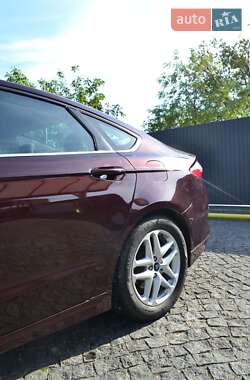 Седан Ford Fusion 2013 в 