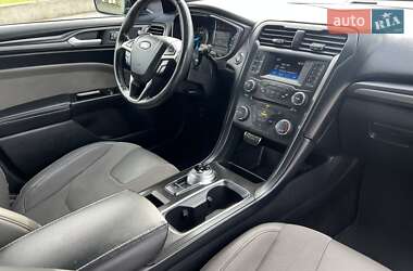 Седан Ford Fusion 2017 в 