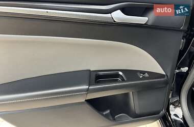 Седан Ford Fusion 2017 в 