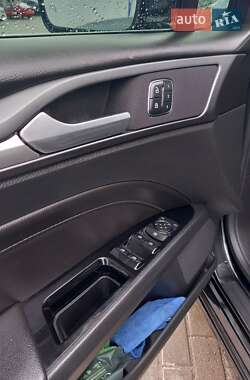 Седан Ford Fusion 2015 в 
