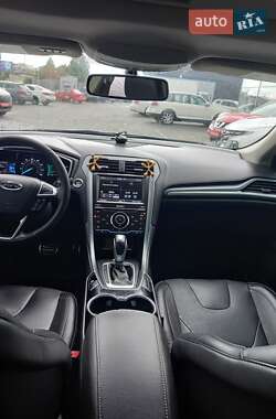 Седан Ford Fusion 2015 в 