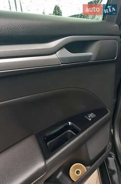 Седан Ford Fusion 2015 в 
