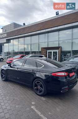 Седан Ford Fusion 2015 в 