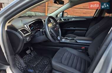 Седан Ford Fusion 2017 в 