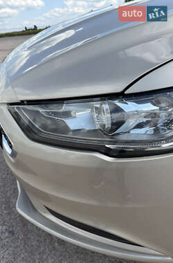 Седан Ford Fusion 2017 в 