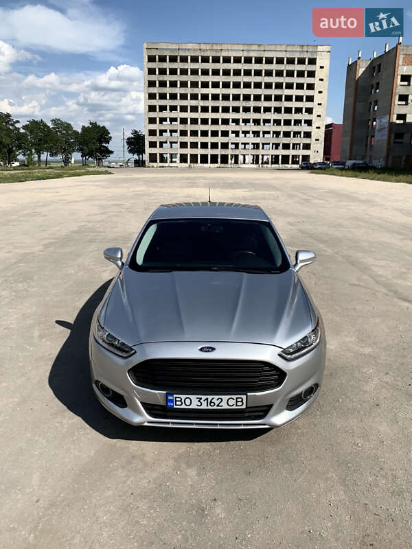 Седан Ford Fusion 2012 в 