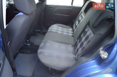 Хэтчбек Ford Fusion 2006 в 