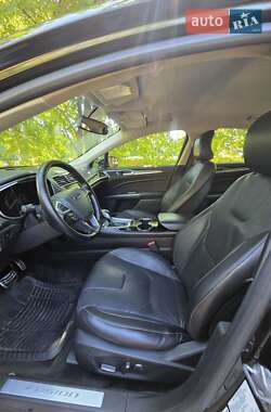 Седан Ford Fusion 2015 в 
