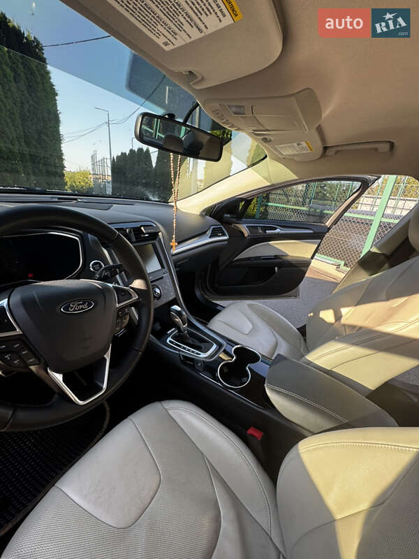 Седан Ford Fusion 2014 в Львове