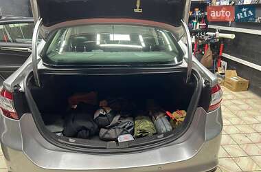 Седан Ford Fusion 2015 в 