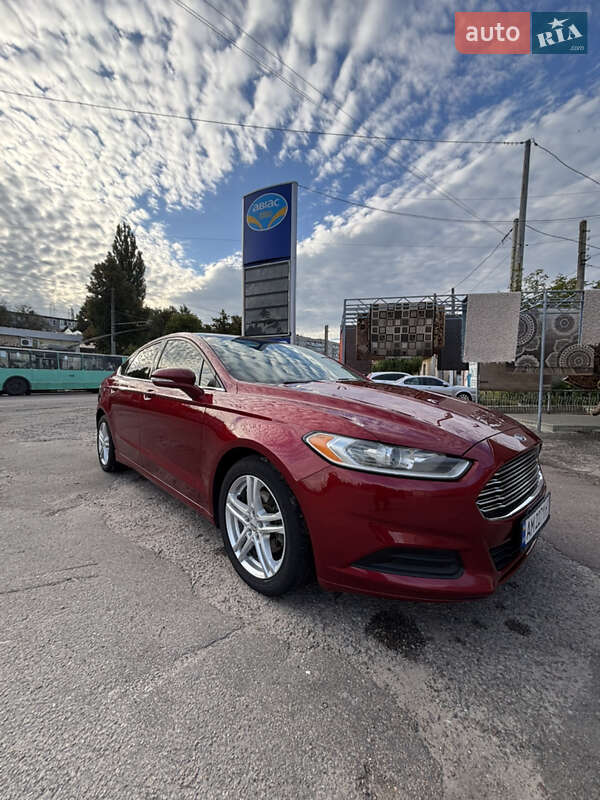 Седан Ford Fusion 2015 в Житомирі
