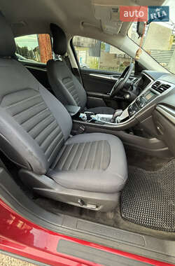 Седан Ford Fusion 2015 в 