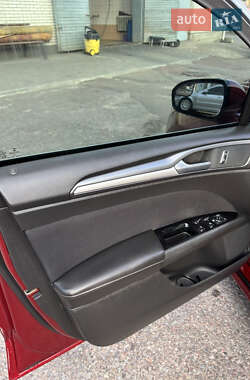 Седан Ford Fusion 2015 в 