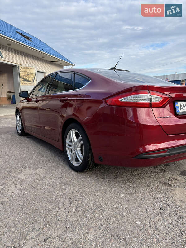 Седан Ford Fusion 2015 в Житомирі