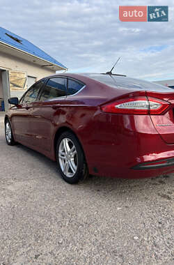 Седан Ford Fusion 2015 в 