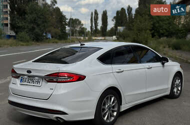 Седан Ford Fusion 2017 в 