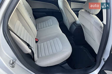 Седан Ford Fusion 2017 в 