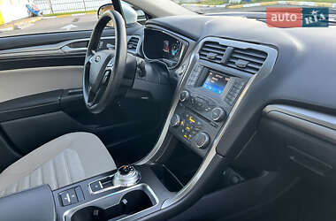 Седан Ford Fusion 2017 в 
