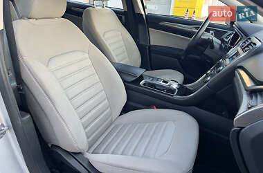 Седан Ford Fusion 2017 в 
