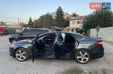 Седан Ford Fusion 2015 в 