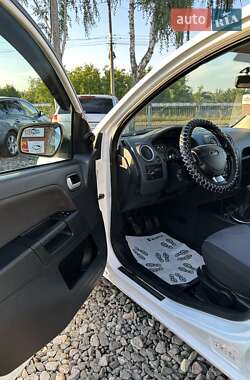 Хэтчбек Ford Fusion 2011 в 