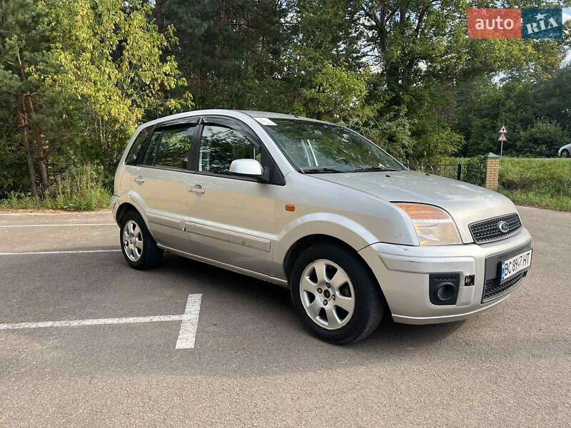 Хэтчбек Ford Fusion 2010 в 