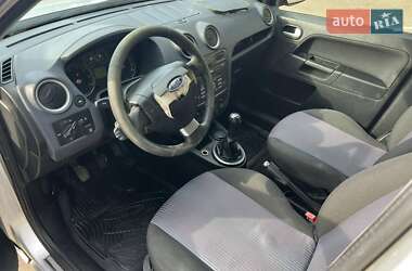 Хэтчбек Ford Fusion 2010 в 