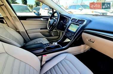 Седан Ford Fusion 2017 в 