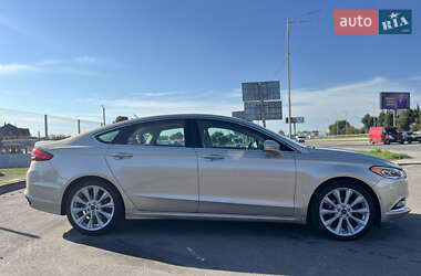 Седан Ford Fusion 2016 в 