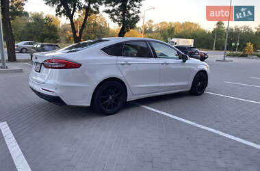 Седан Ford Fusion 2019 в 