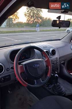 Хэтчбек Ford Fusion 2002 в 