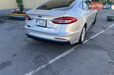 Седан Ford Fusion 2019 в 