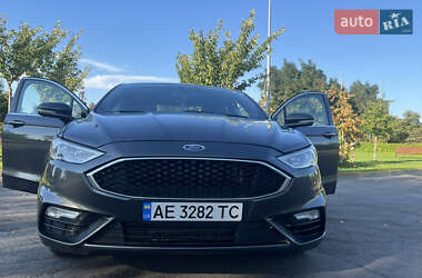 Седан Ford Fusion 2017 в 