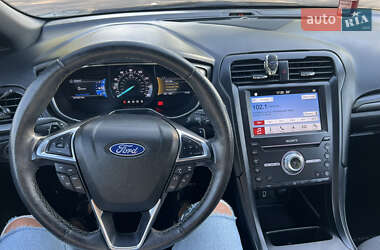 Седан Ford Fusion 2017 в 
