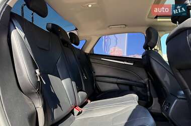 Седан Ford Fusion 2017 в 