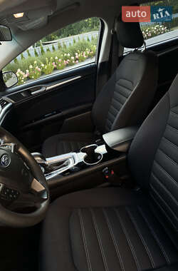 Седан Ford Fusion 2014 в 