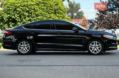 Седан Ford Fusion 2016 в 