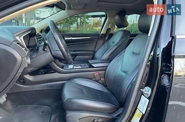 Седан Ford Fusion 2019 в 