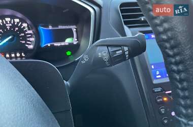 Седан Ford Fusion 2019 в 