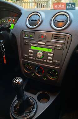 Хетчбек Ford Fusion 2006 в 