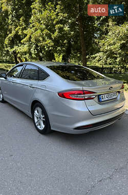 Седан Ford Fusion 2017 в 