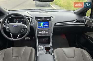 Седан Ford Fusion 2017 в 