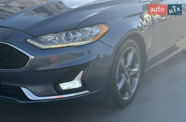 Седан Ford Fusion 2018 в 