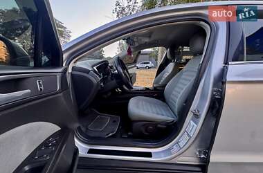 Седан Ford Fusion 2013 в 