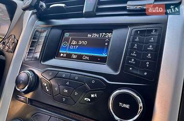 Седан Ford Fusion 2013 в 