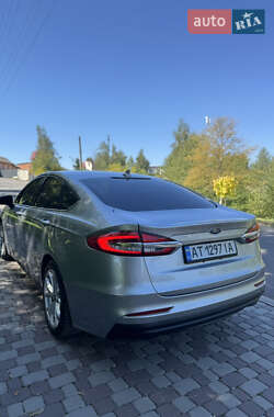 Седан Ford Fusion 2020 в 