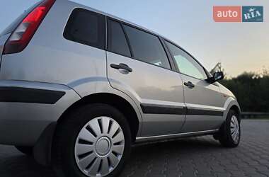 Хэтчбек Ford Fusion 2006 в 