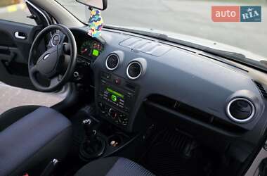 Хэтчбек Ford Fusion 2006 в 