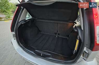 Хэтчбек Ford Fusion 2006 в 