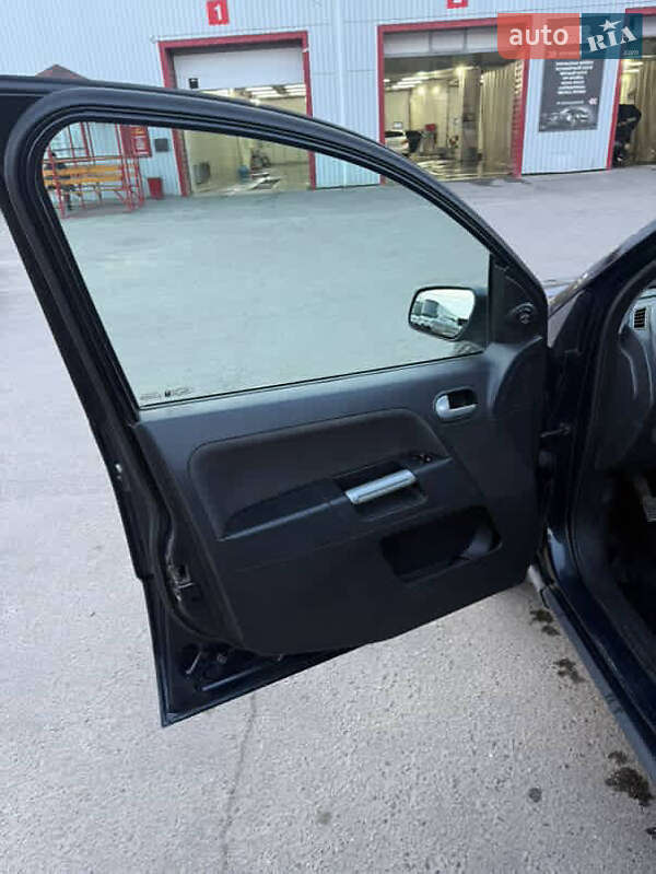 Хетчбек Ford Fusion 2006 в Сумах